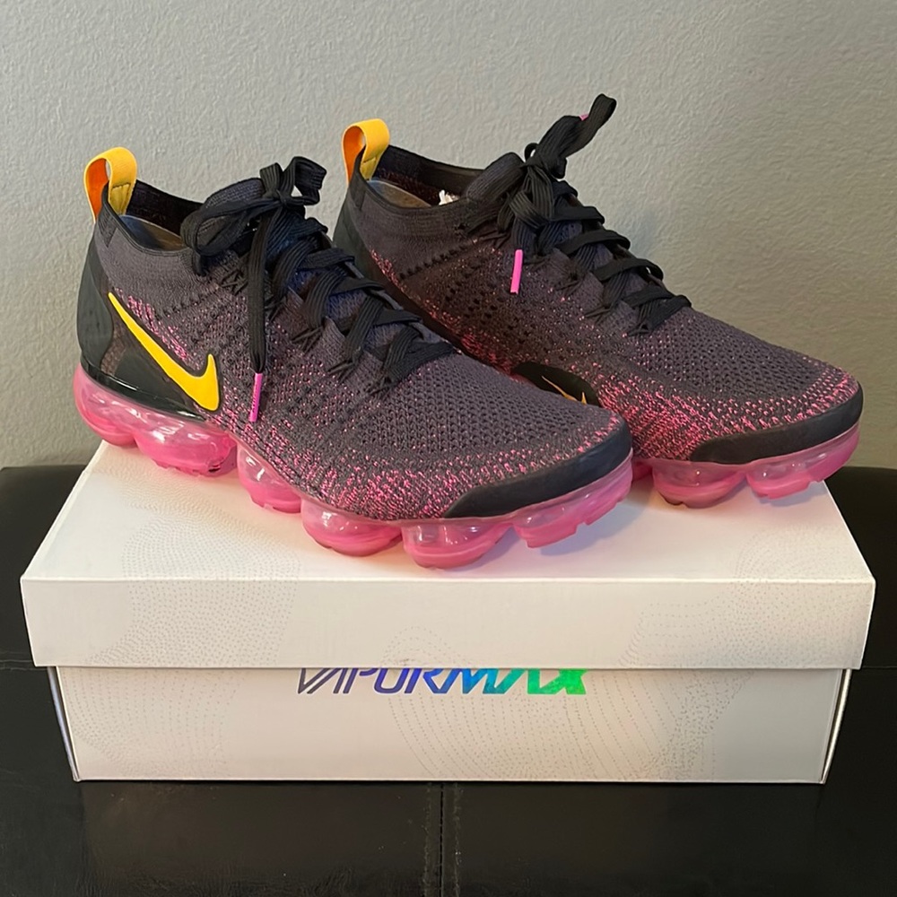 Size 9 Men’s Nike Air VaporMax Flyknit 2 Gridiron Pink Blast